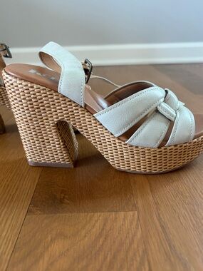NWOT Kork-Ease Beige Leather Knot Slingback Heels